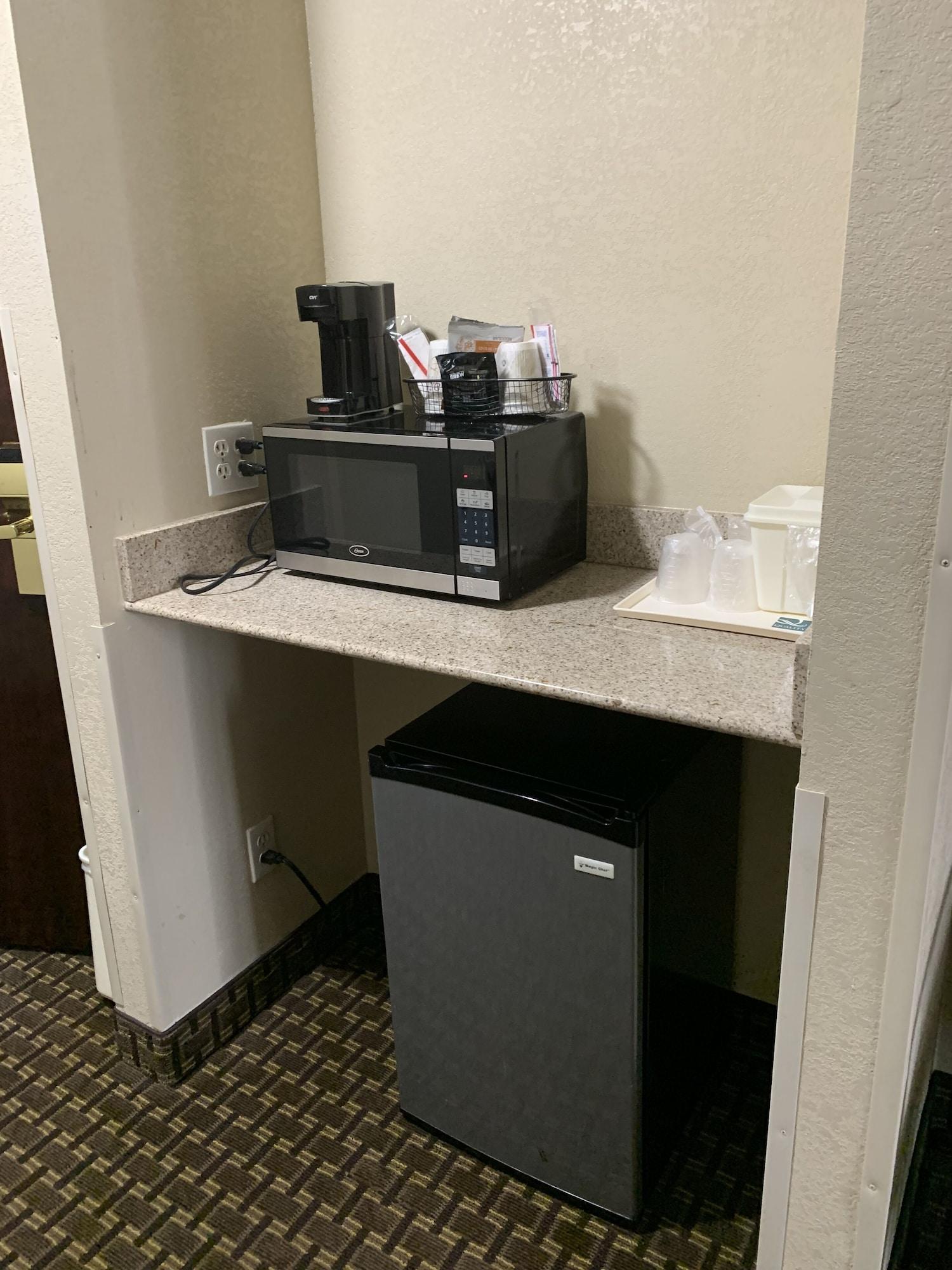 Quality Inn & Suites Quantico Стаффорд Экстерьер фото
