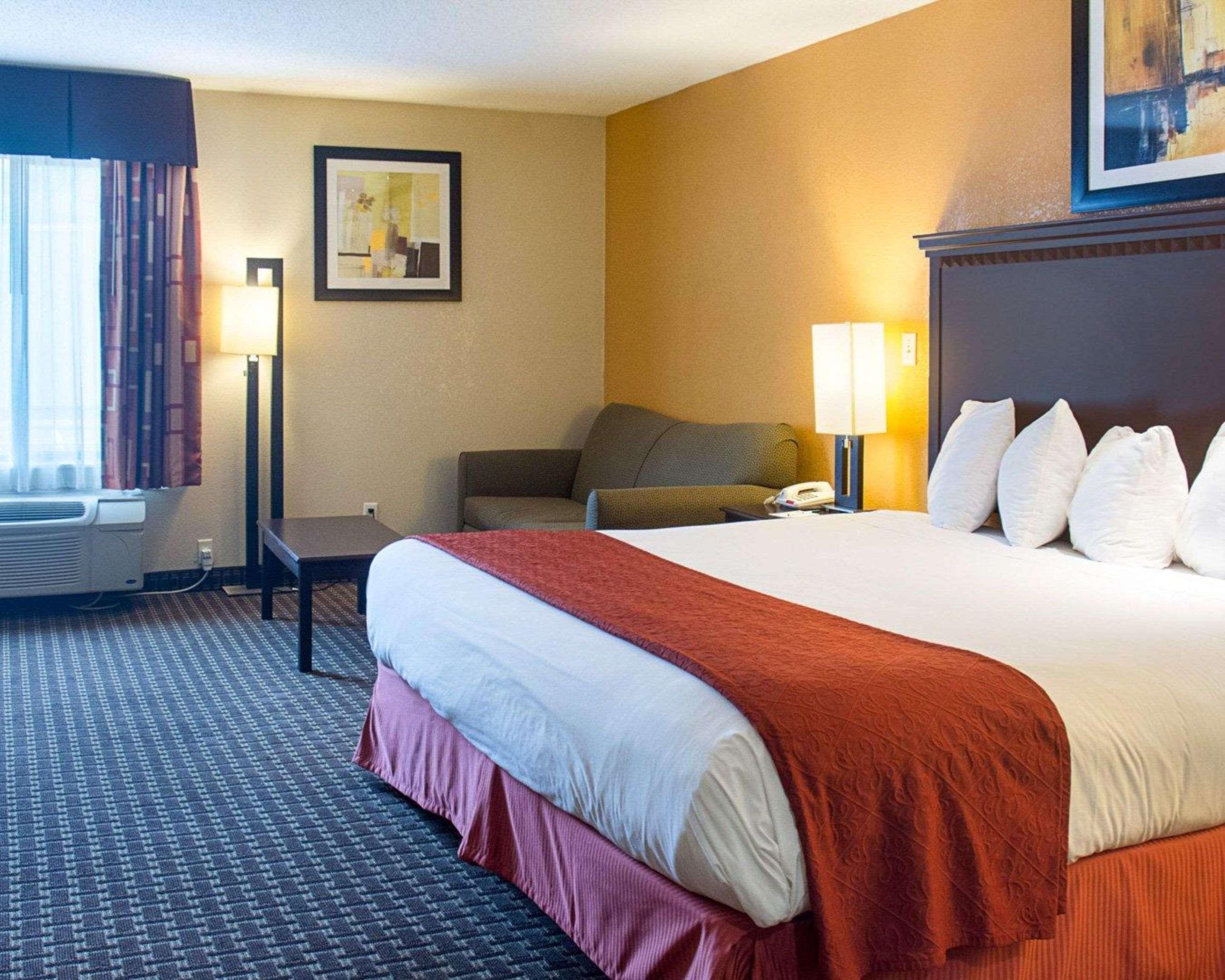 Quality Inn & Suites Quantico Стаффорд Экстерьер фото