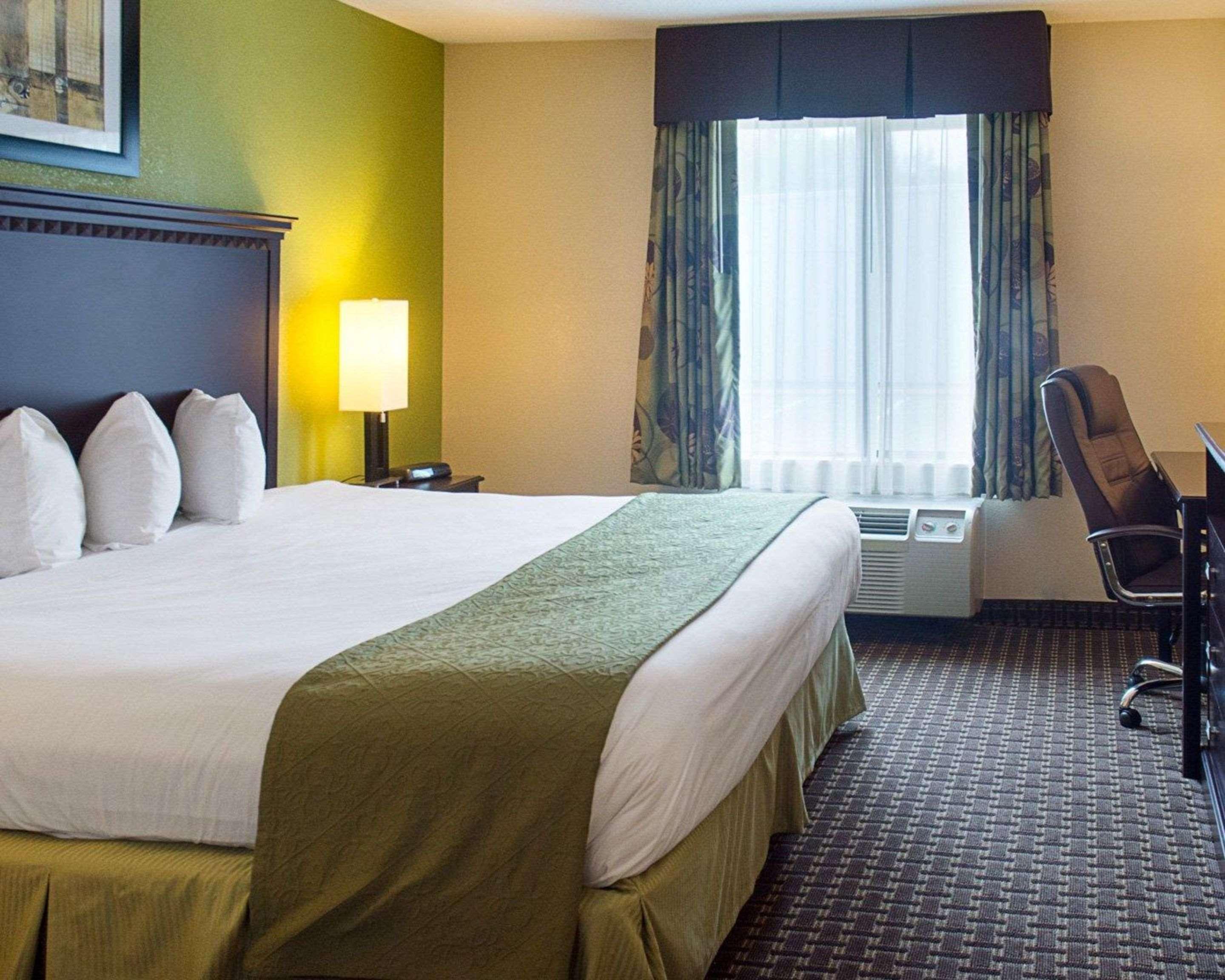 Quality Inn & Suites Quantico Стаффорд Экстерьер фото