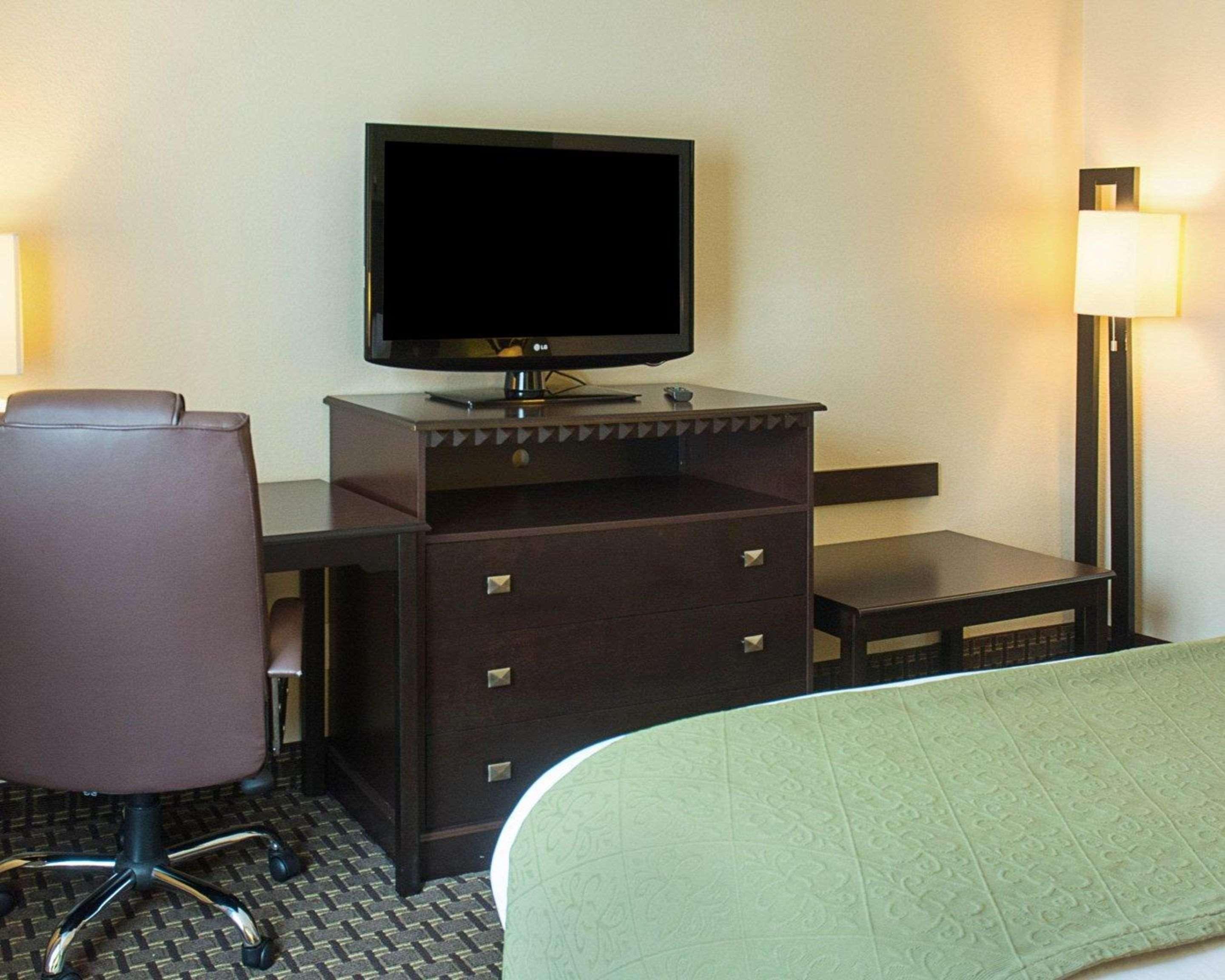 Quality Inn & Suites Quantico Стаффорд Экстерьер фото