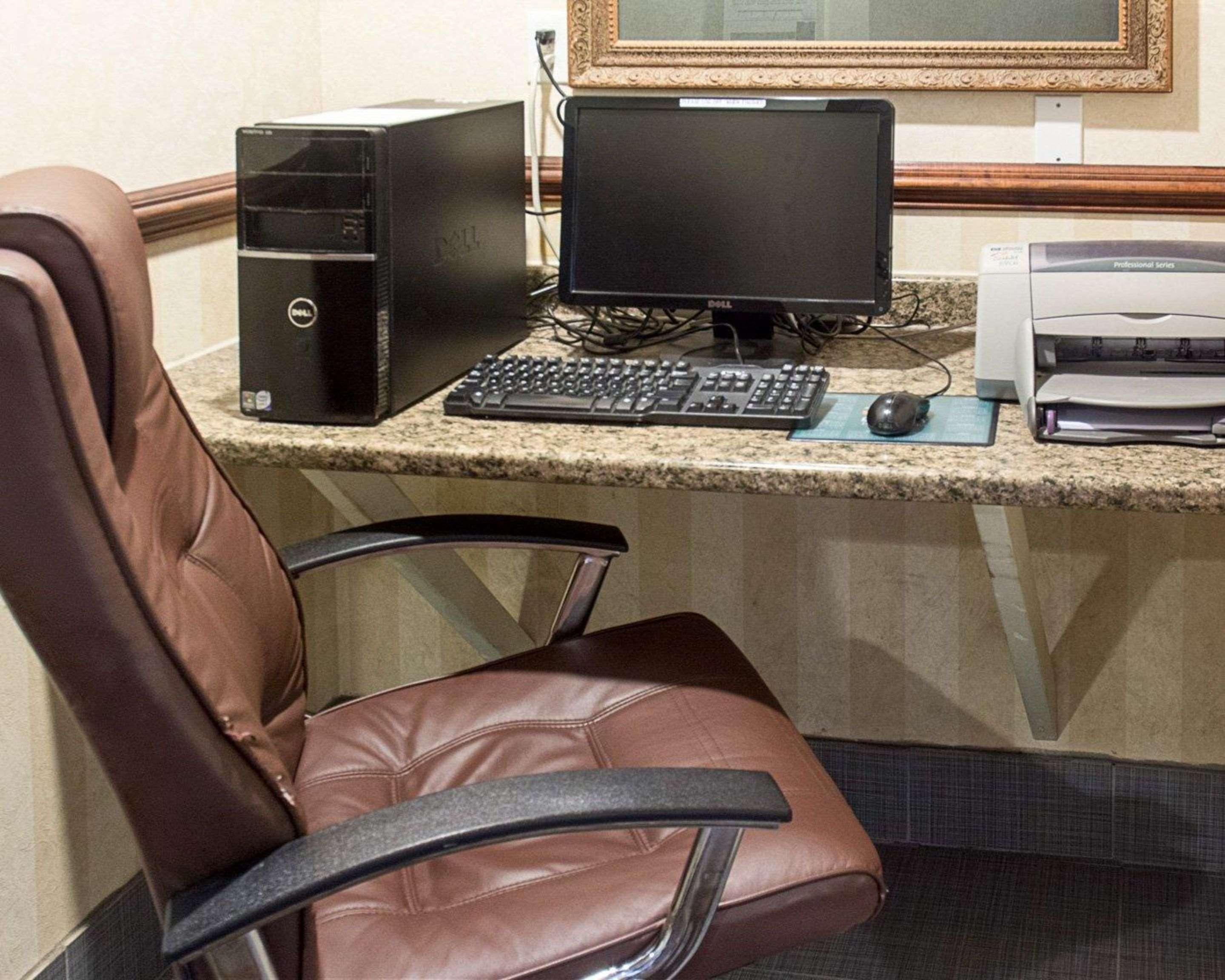 Quality Inn & Suites Quantico Стаффорд Экстерьер фото