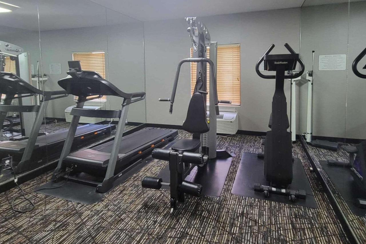 Quality Inn & Suites Quantico Стаффорд Экстерьер фото