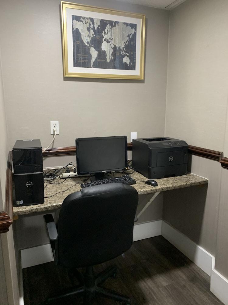 Quality Inn & Suites Quantico Стаффорд Экстерьер фото