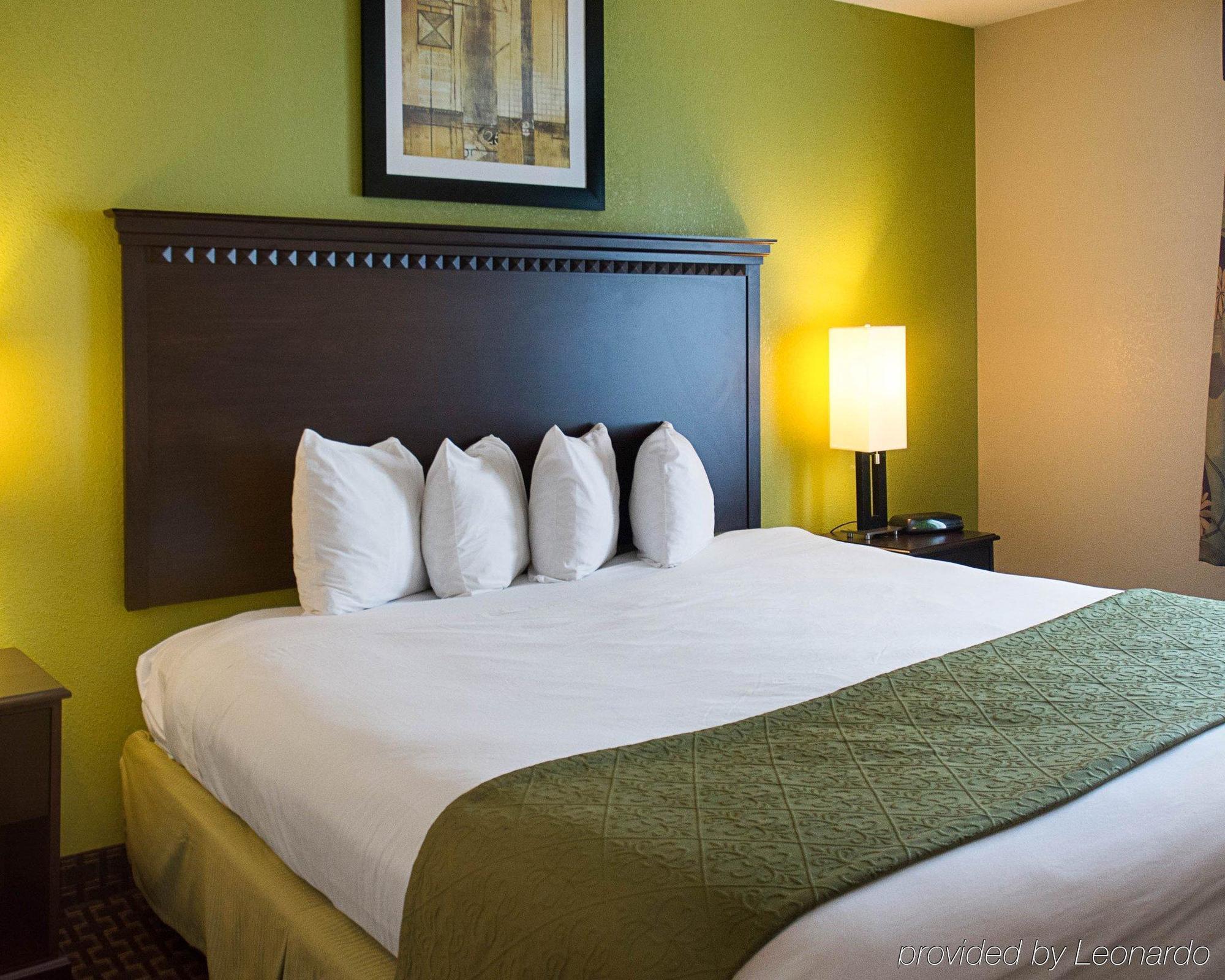 Quality Inn & Suites Quantico Стаффорд Экстерьер фото