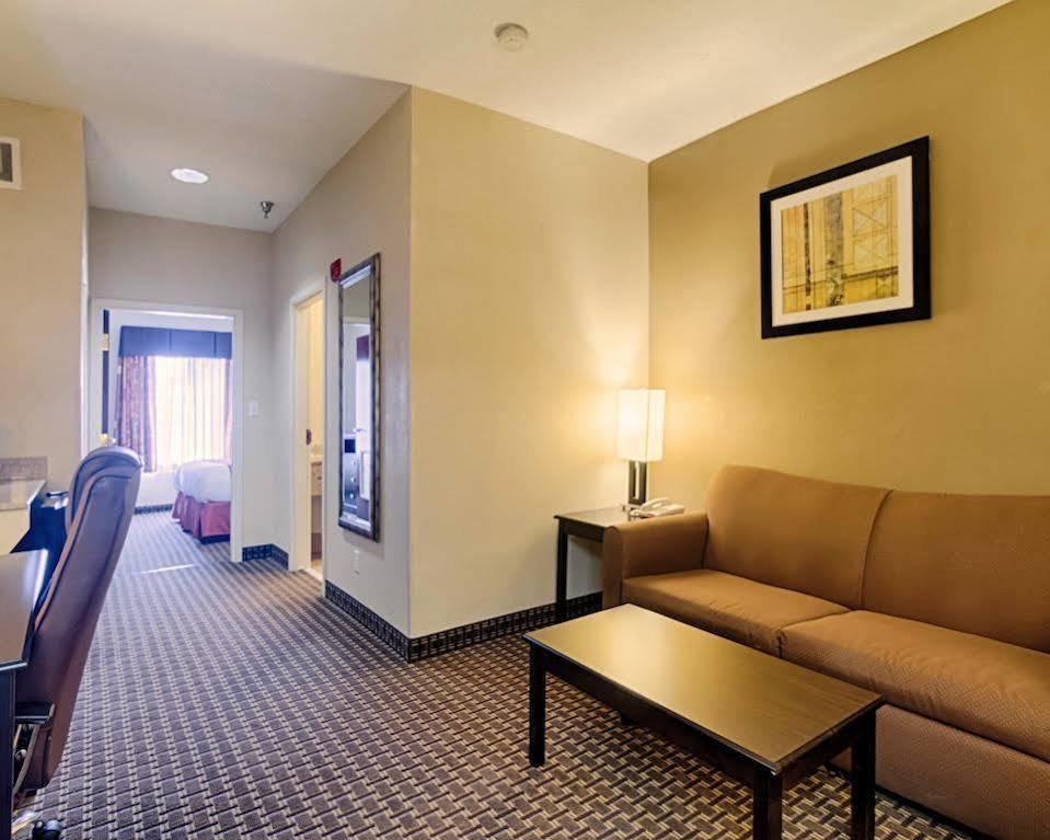 Quality Inn & Suites Quantico Стаффорд Экстерьер фото
